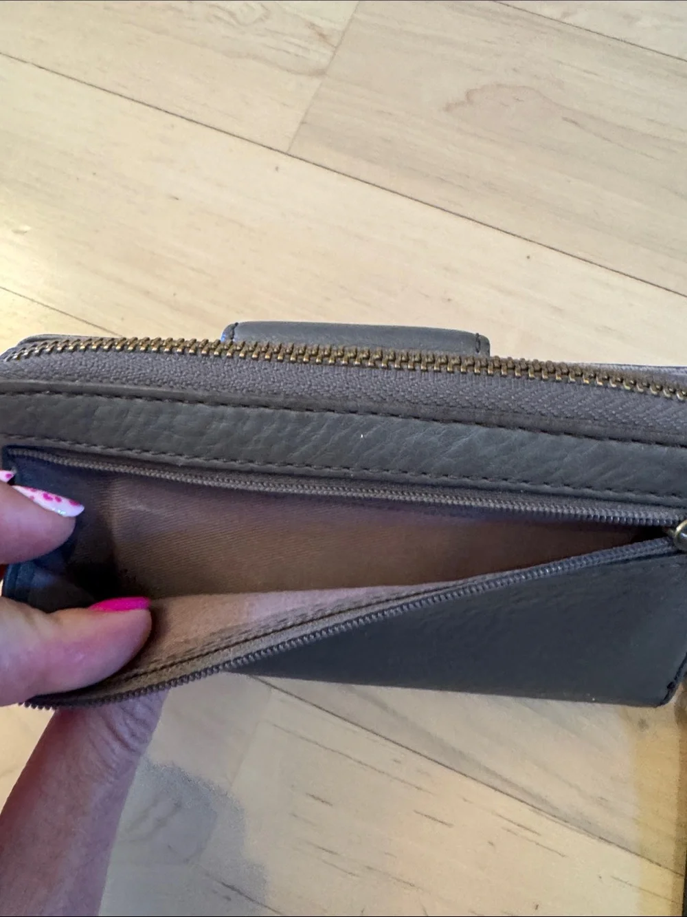 Fossil Quinn leather zip-around wallet wristlet-Gray-Classic